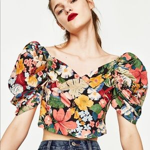 Zara cropped floral puff sleeve top.